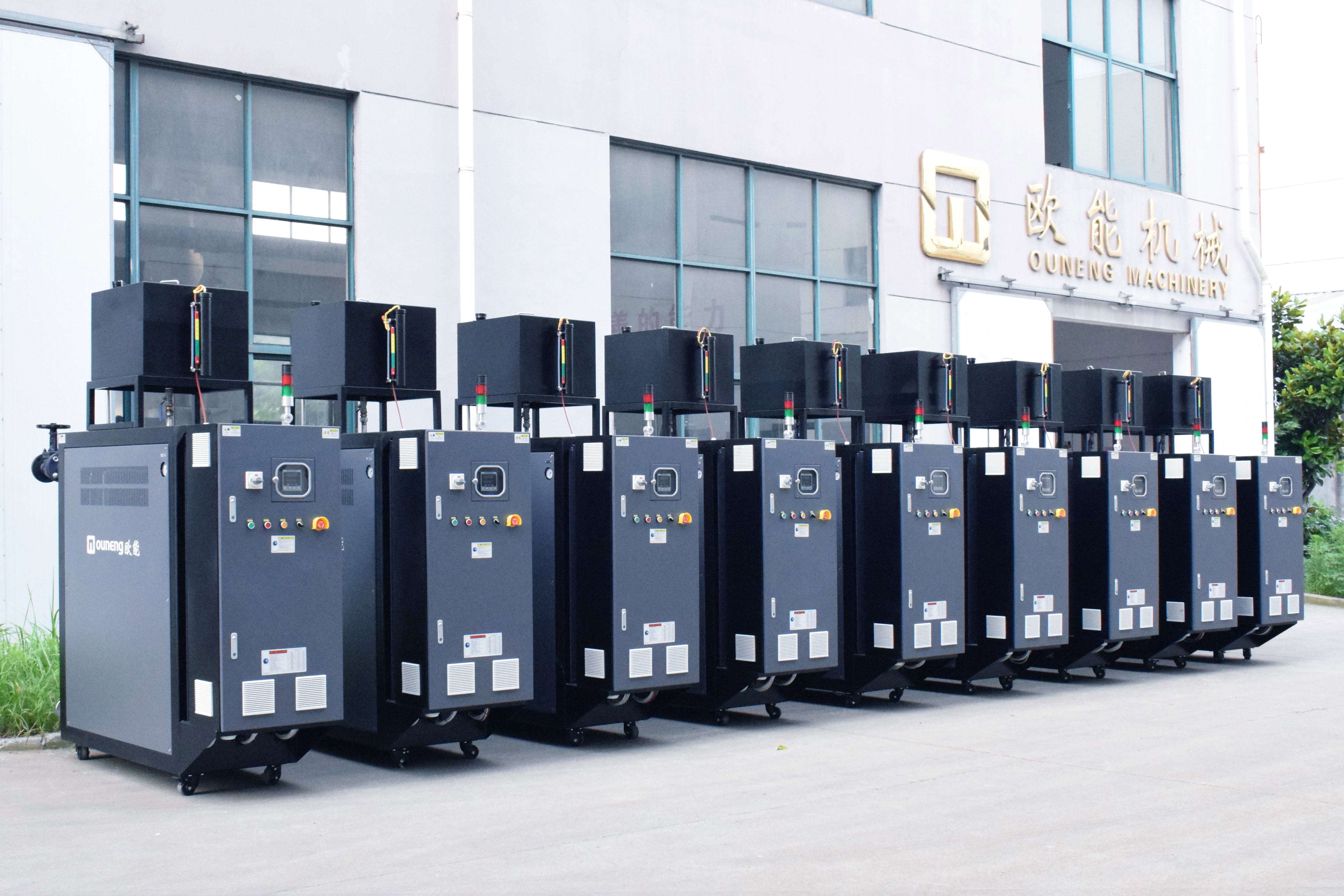 數(shù)碼鏡片注塑機控溫選油溫機還是水溫機？